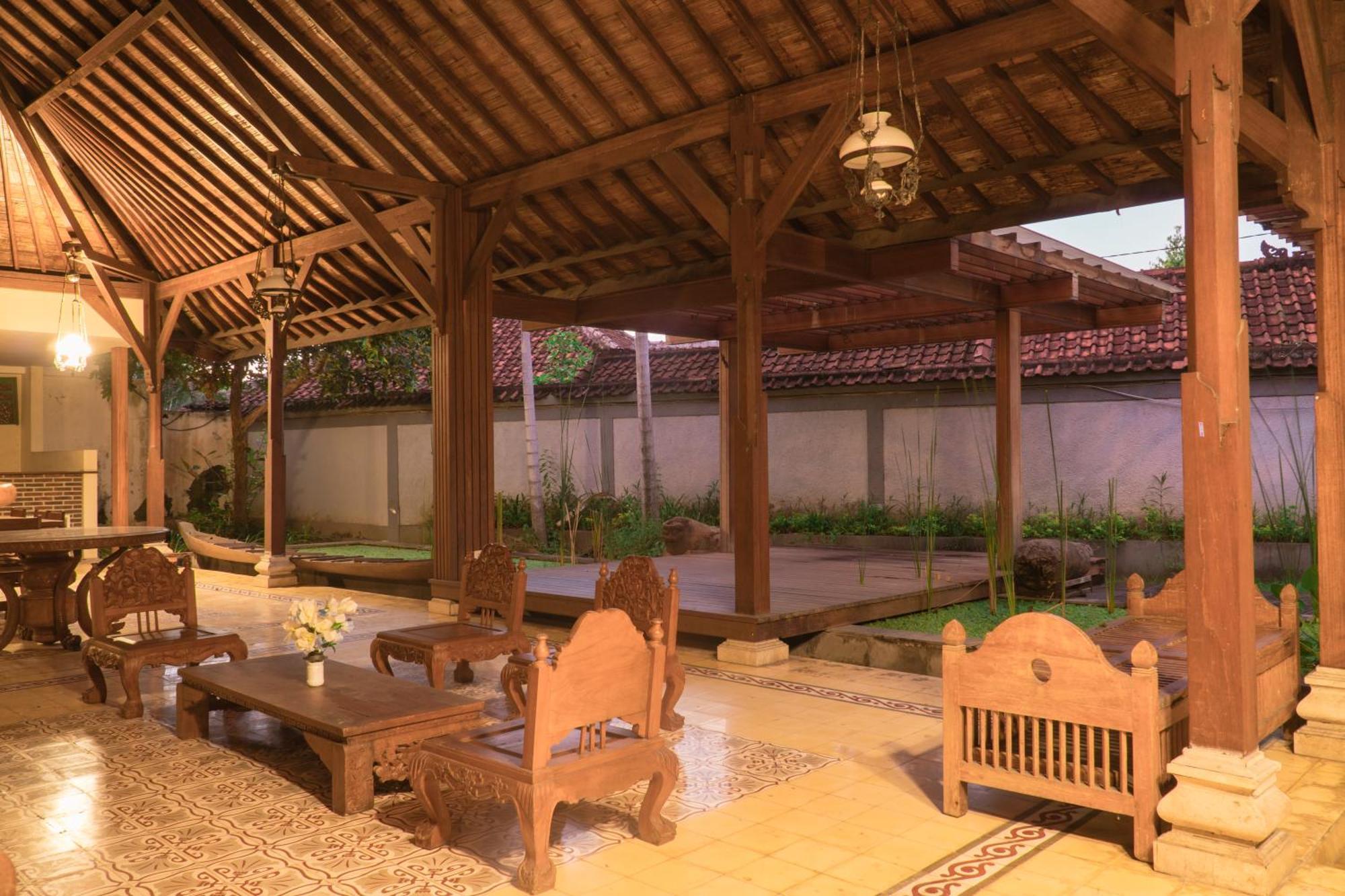 Wisma tamu Bali Desa Asri